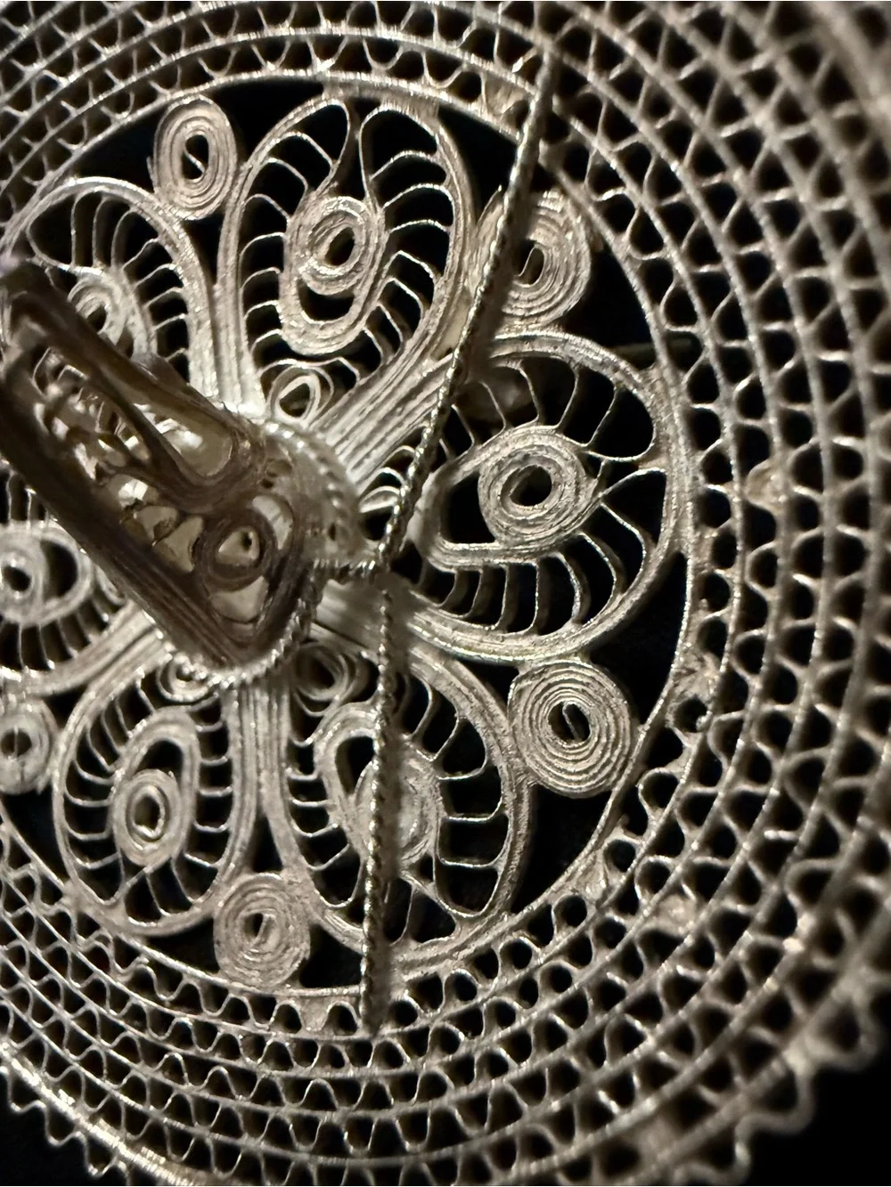 Vintage Mexican sombrero sterling Silver Filigree‎ Round Brooch